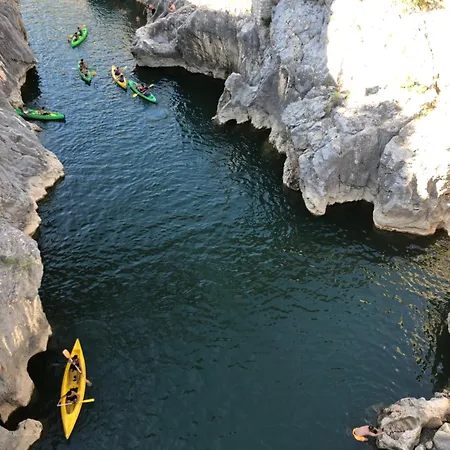 Petit Sympa A 200m Du Pont Du Diable Saint-Jean-de-Fos